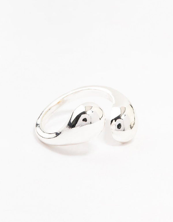 Crafted from silver plated material, this sphere wrapped ring features chunky front view