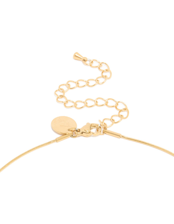 Highlighting the waterproof open oval pendant necklace in gold plated stainless steel clasp detail view