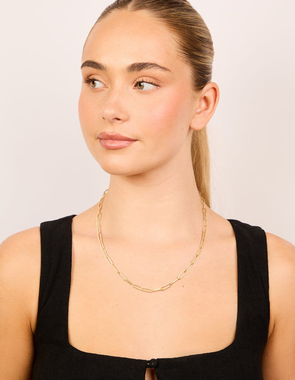Featuring a waterproof gold plated stainless steel open oval link necklace with chunky design on model view