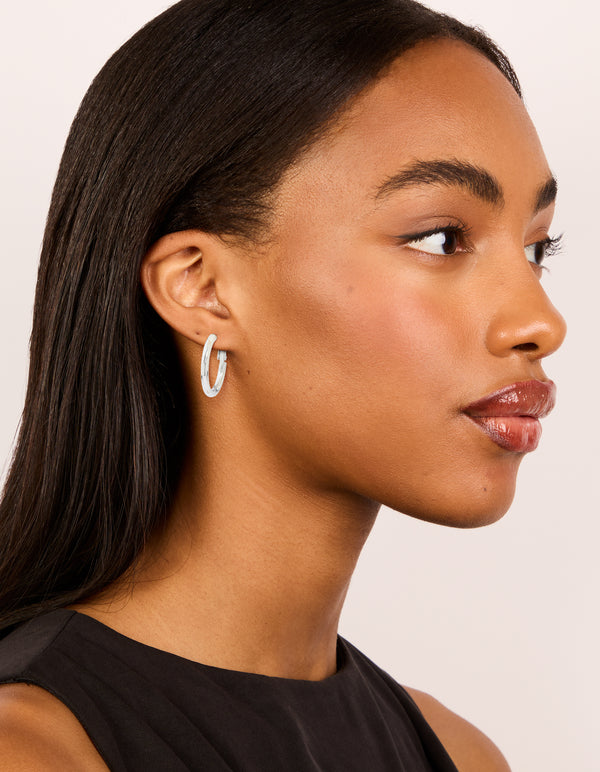 Highlighting waterproof stainless steel hoop earrings 30 MM in silver on model view