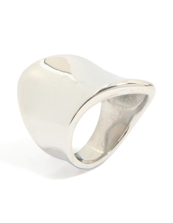 Designed with waterproof stainless steel, this organic smooth ring in silver side detail view
