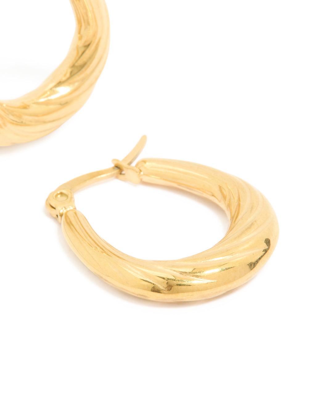 Designed with waterproof twisted texture and hoop closure in gold plated stainless steel post detail view