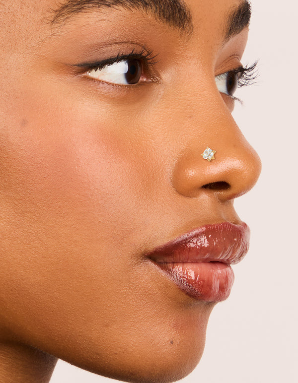 Showcasing gold plated titanium cubic zirconia threadless flat back nose stud nose view