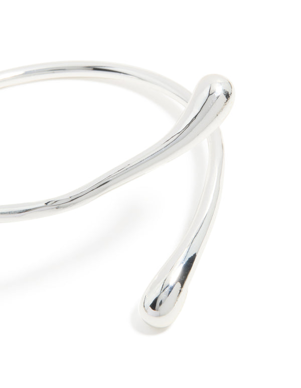 Crafted from silver plated metal is this curved wrap hinged bangle closure detail view