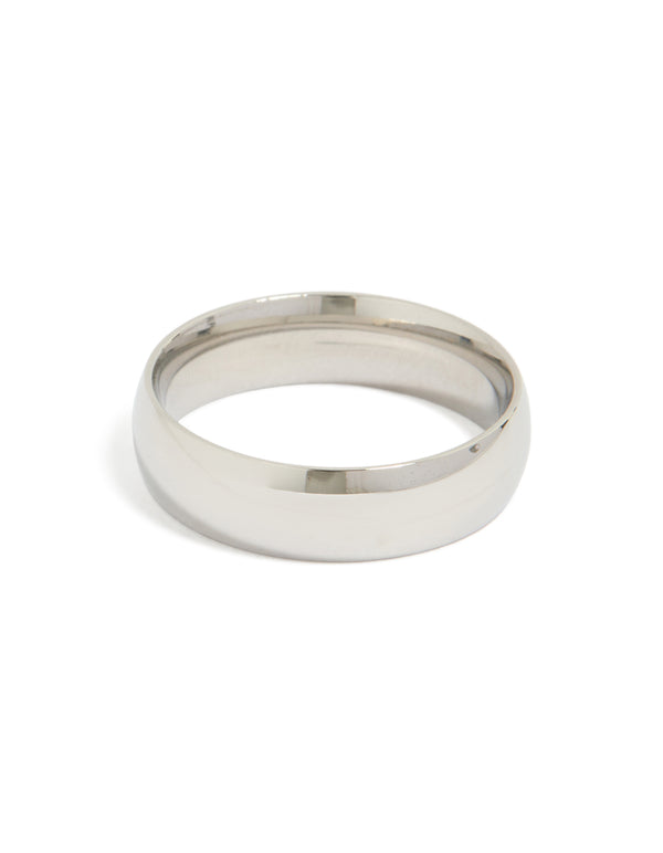 Showcasing a mens waterproof stainless steel smooth band ring crafted from silver front view