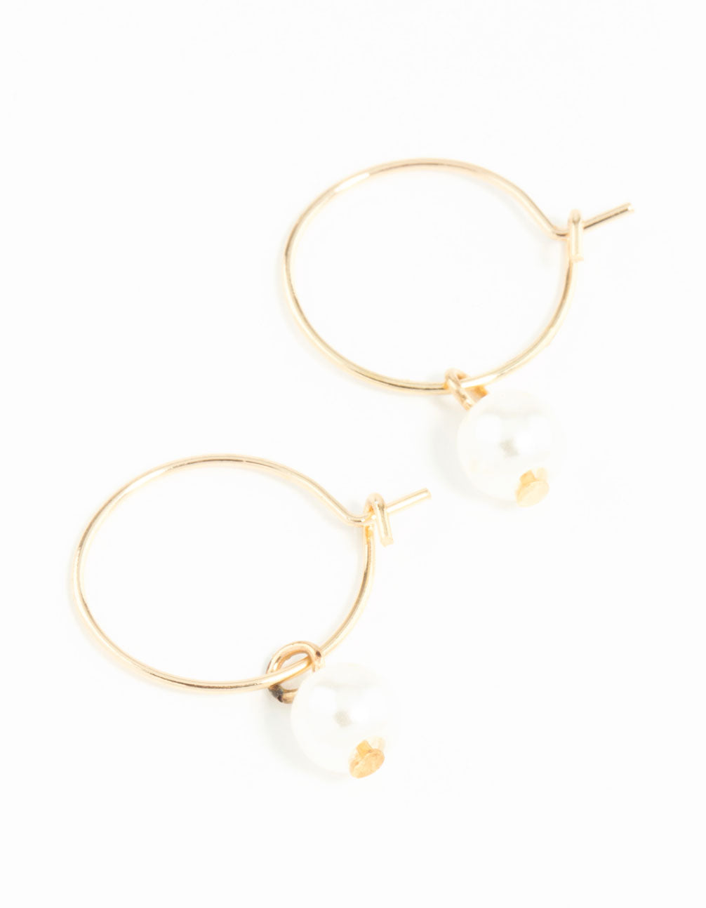 Featuring dainty hoop earrings 3mm in gold with pearl front view