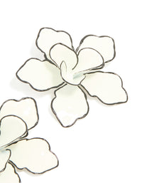 Black & White Five Petal Flower Stud Earrings - link has visual effect only