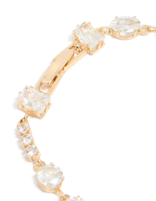 Highlighting the gold rectangle and circle cubic zirconia tennis bracelet closure detail view